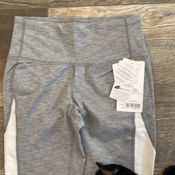 Athleta Capri NWT size XS - Picture 2 of 3